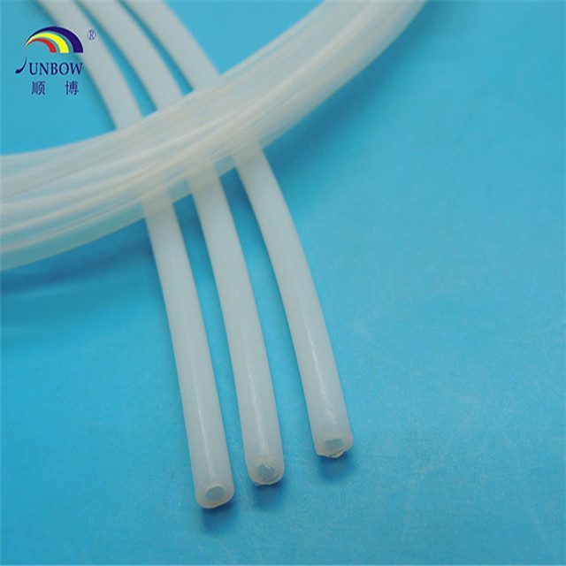 工业接头上的PTFE氟塑料管实景